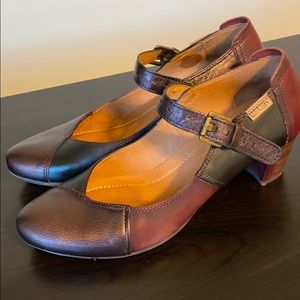 Pikolinos Mary Jane burgundy and black multi color